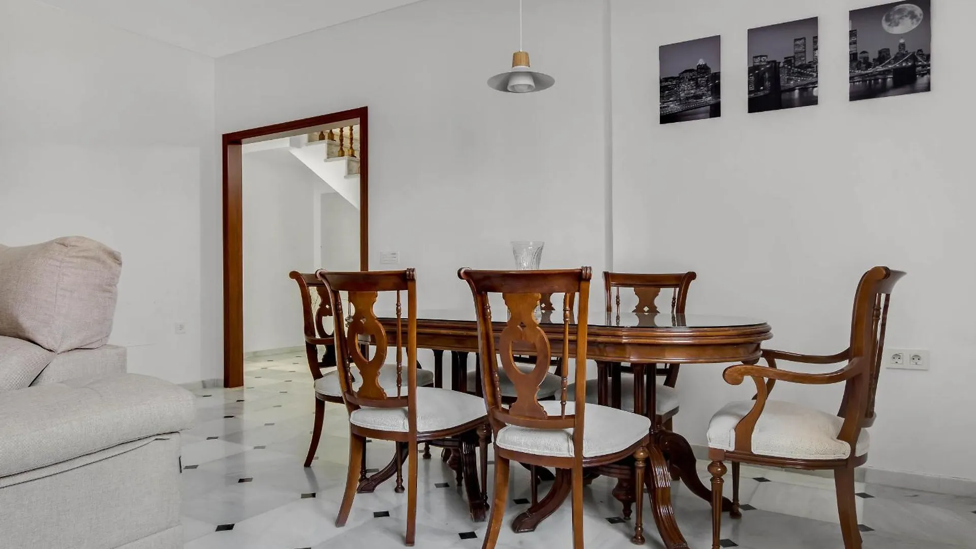 Espaciosa Casa Junto Al Aeropuerto مالقة 0*,  إسبانيا