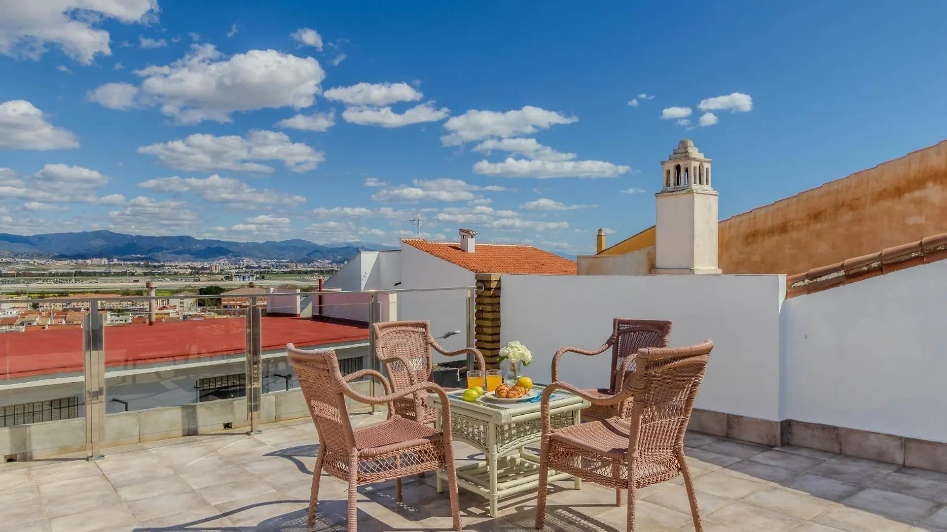 Contatti di Espaciosa Casa Junto Al Aeropuerto